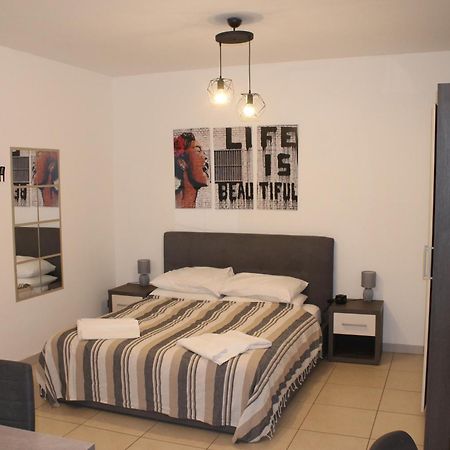 Toret Vanchiglia Studio Apartment Turim Exterior foto